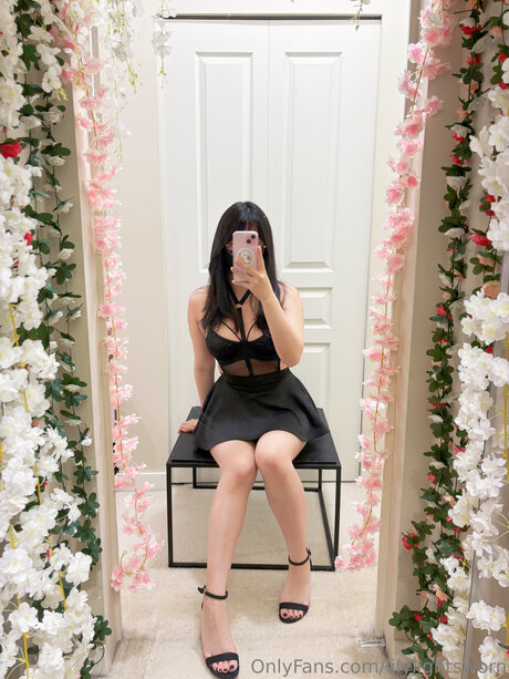 Lilylightsworn erotic model picture