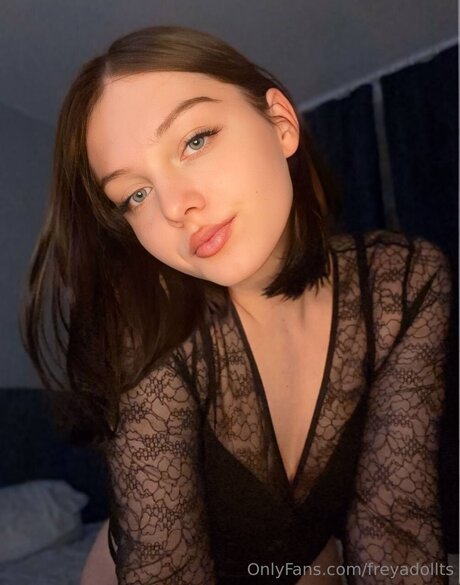 Freyadollts model hot picture