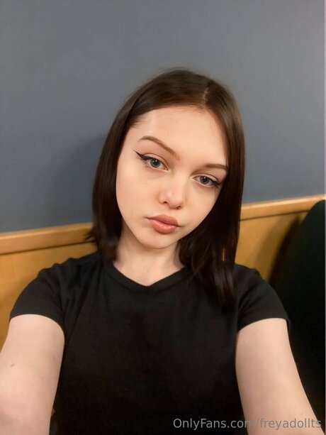 Freyadollts naked actress pics