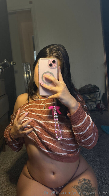 Yummysweetness nude model img