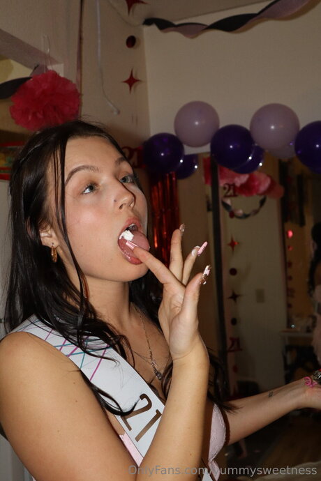 Yummysweetness star erotic gallery