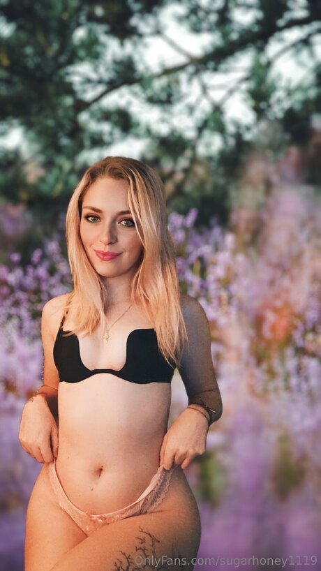 Illuminatebebe erotic model images