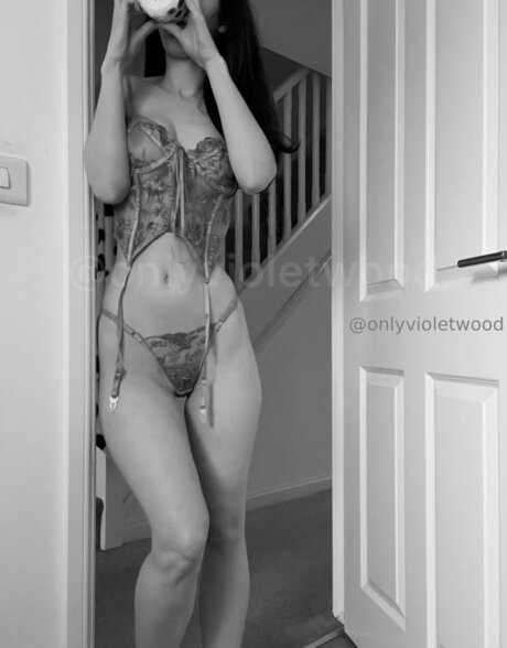 Onlyvioletwood model sex photo