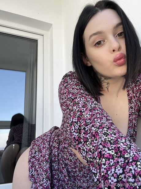 Sugoibarbiee model exclusive image