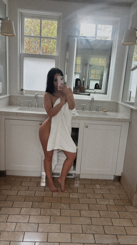 Anittaafterhrs model nude archive
