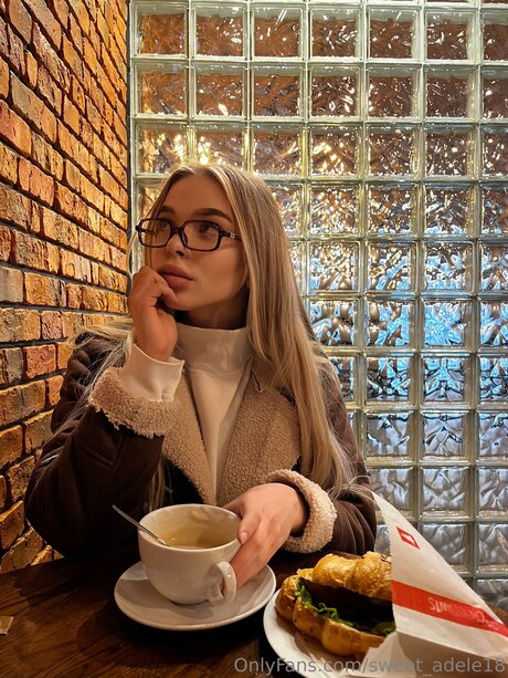 Sweet Adele18 free actress pictures