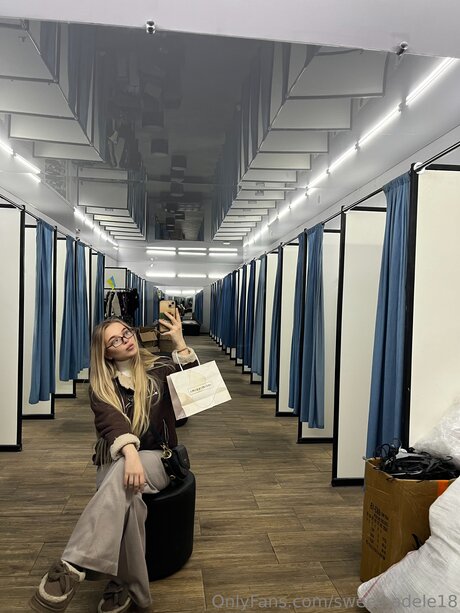 Sweet Adele18 pornstar sexy picture