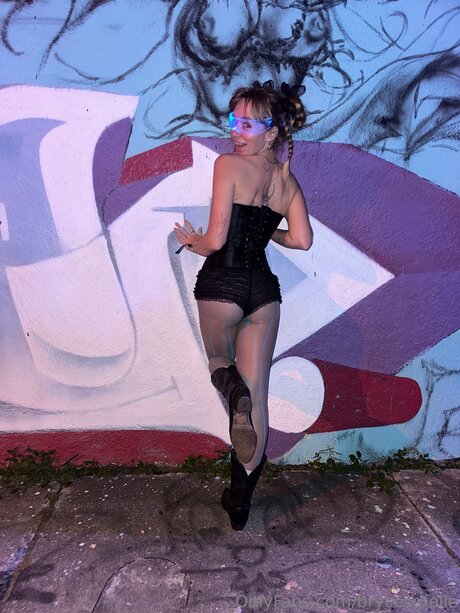 Lillyellefree free actress img