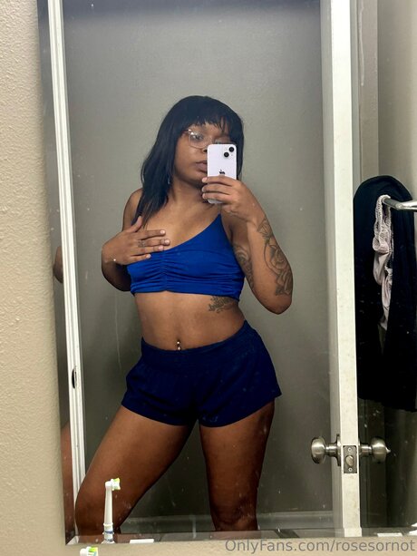 Rosesornot porn star pic