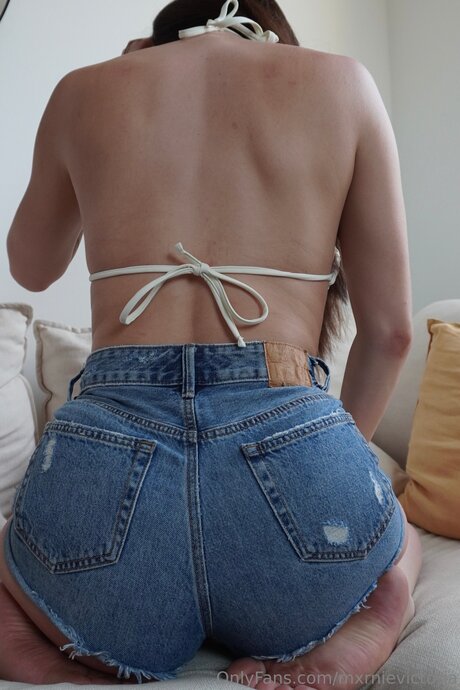 Marnievictoria art star gallery