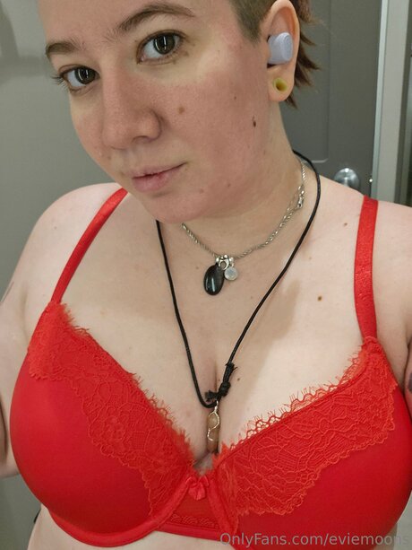 Eviemoons star erotic pictures