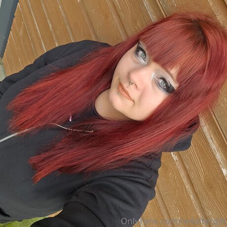 Redaltergirl star naked pic