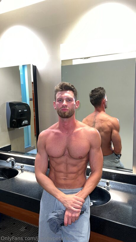 Jacobvpeterson nude model pics