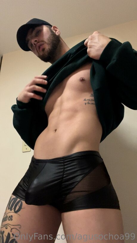 Leoochoa perfect model photo