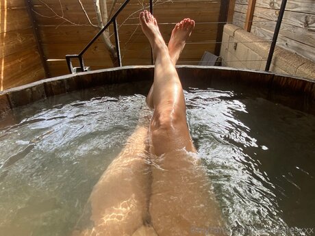 Mamisolesxxx nude actress pic