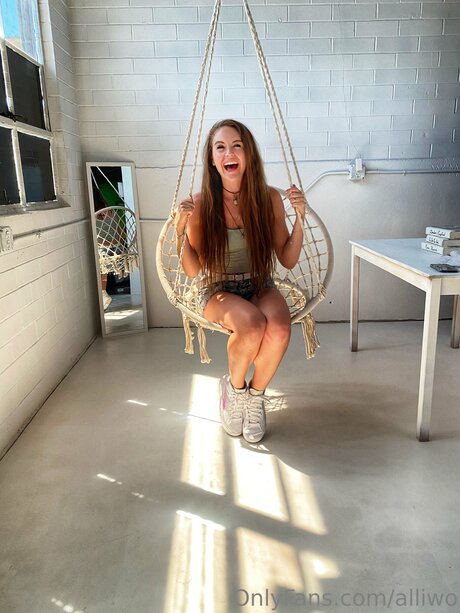 Alliwo pretty actress pictures