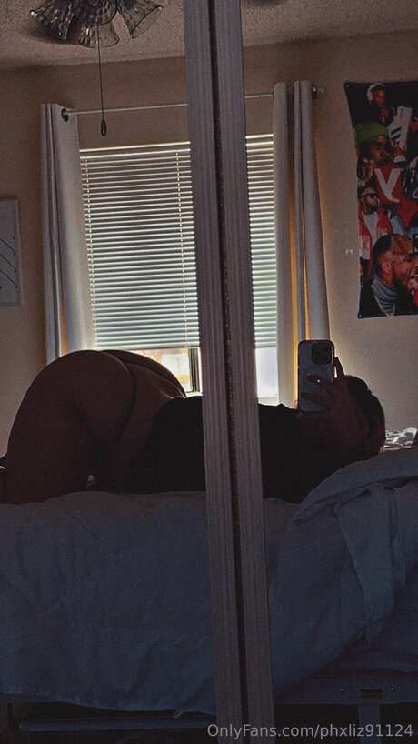 Phxliz91124 sex model image