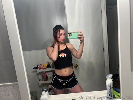 Kaybradley420 nude star pictures