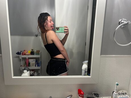 Kaybradley420 pornstar art picture