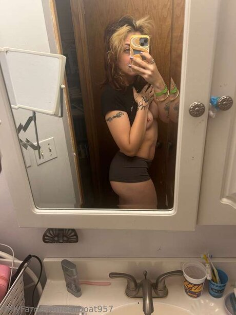 Sailboat957 naked model images