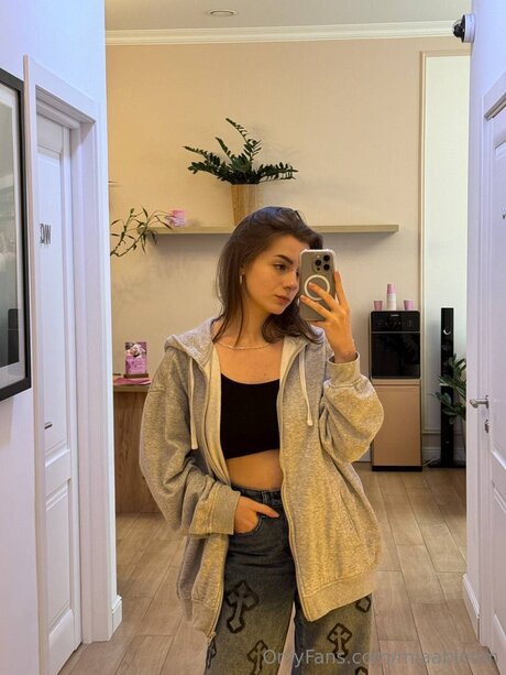 Miaabloom nice pornstar photo