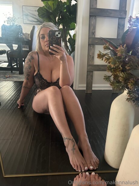 Makennalush star nude photo