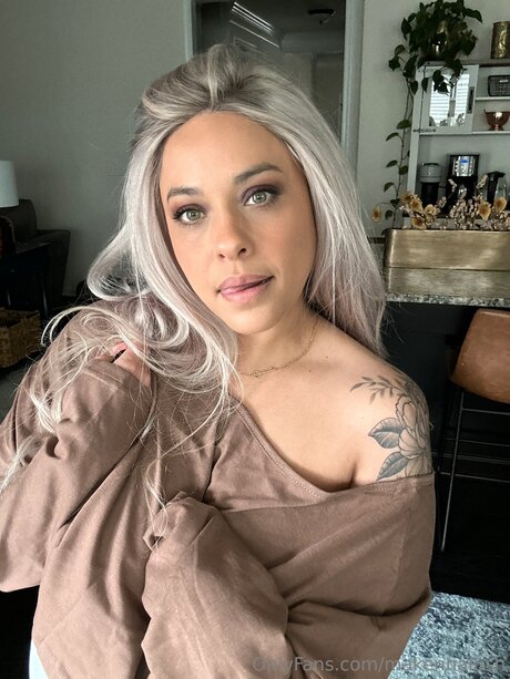 Makennalush free pornstar pics