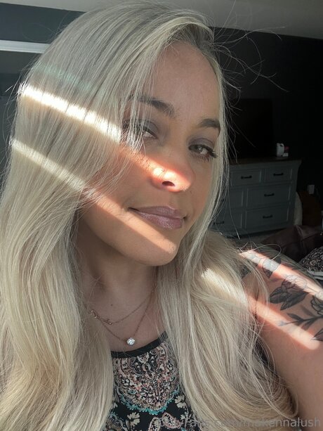 Makennalush beautiful pornstar pics