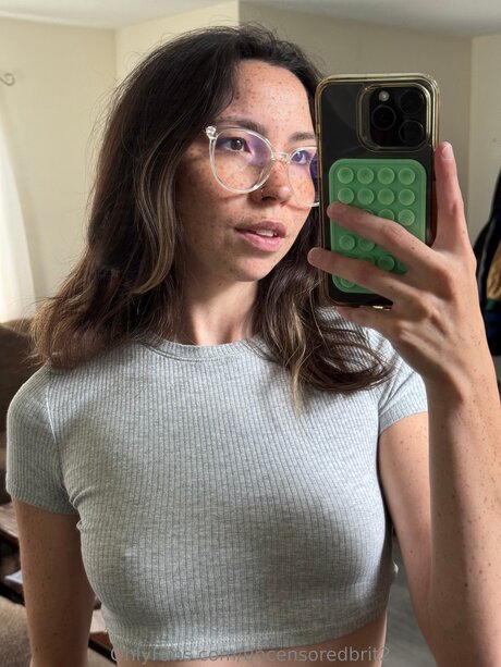 petite feet onlyfans naked photos