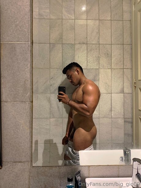 Big Gio09 pornstar high quality photos