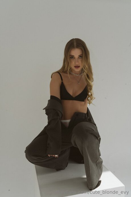 Cute Blonde Evy best model gallery