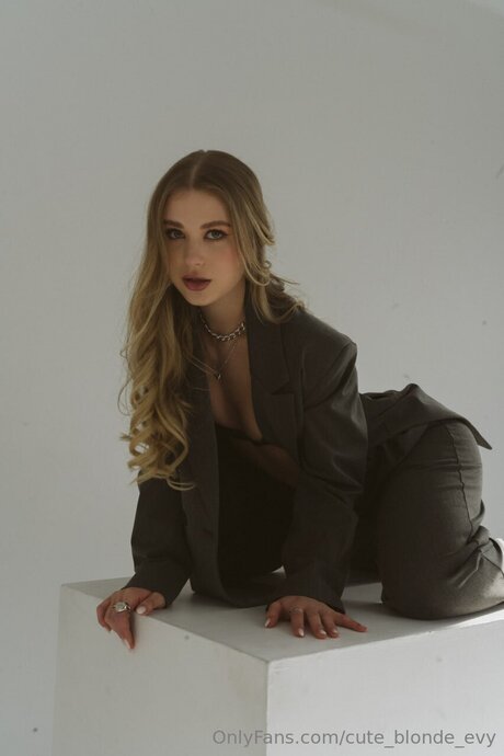 Cute Blonde Evy high quality actress gallery