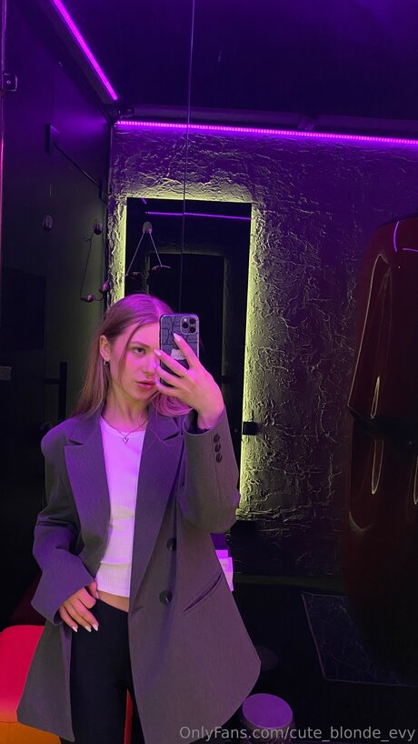 Cute Blonde Evy star nudes pic