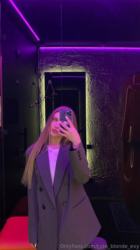 Cute Blonde Evy sex star img