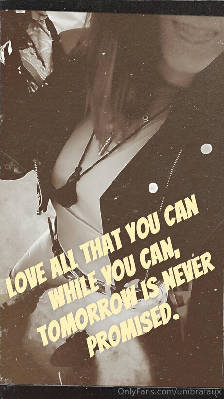 Umbrafaux naked model photos