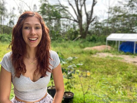 Farrahfahrenhite model sexy pic