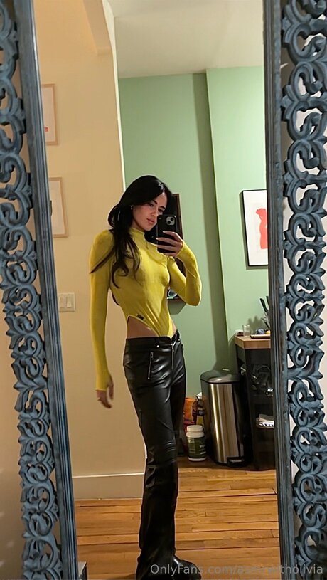 Asmrwitholivia star exclusive pic