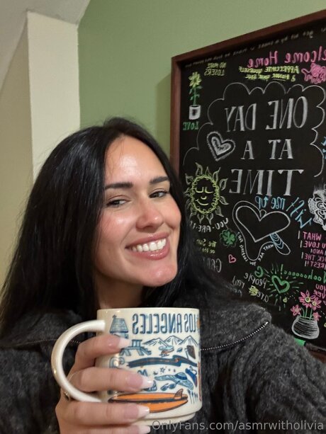 Asmrwitholivia model images