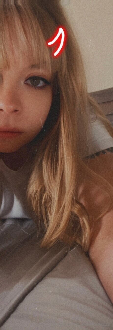 Bunnylove222 model naked img