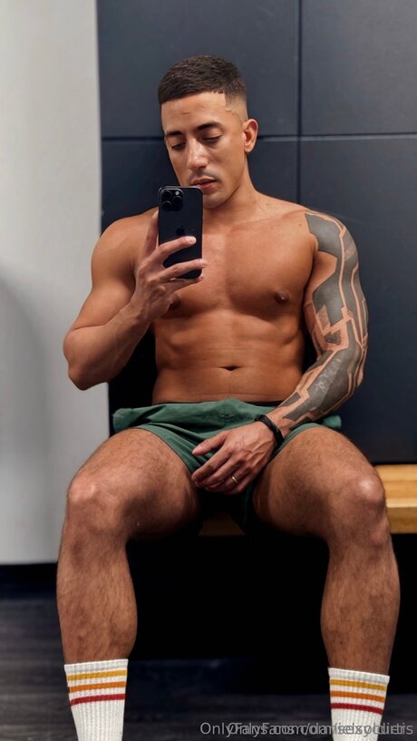 Sexycurtis model perfect image