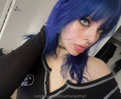 Bluehairgothgrl naked actress pics