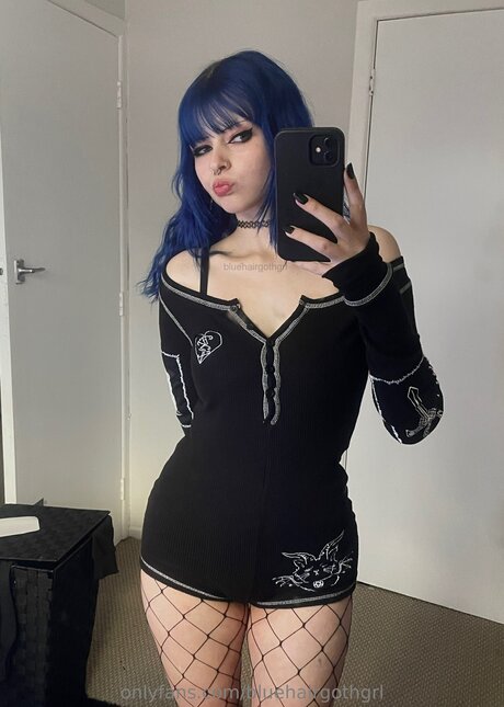 Bluehairgothgrl star adult img