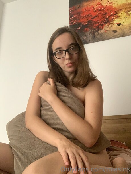 Miasins sexy actress image