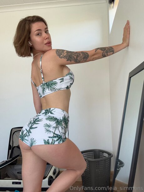 Leia Simmons xxx pornstar photo