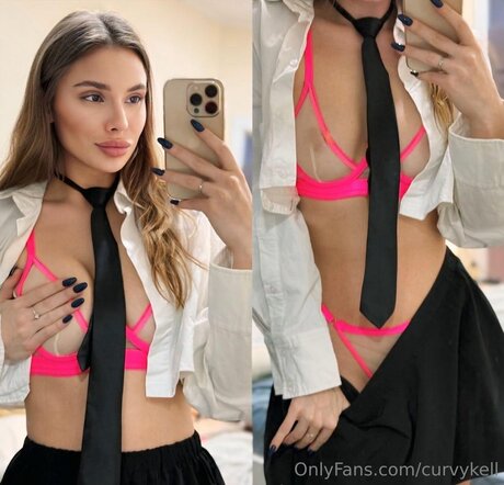 Curvykell model porn pic