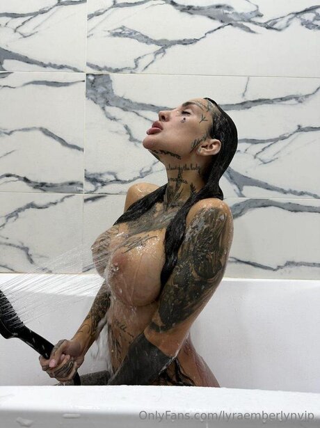 Lyraemberlynvip pornstar sexy pics