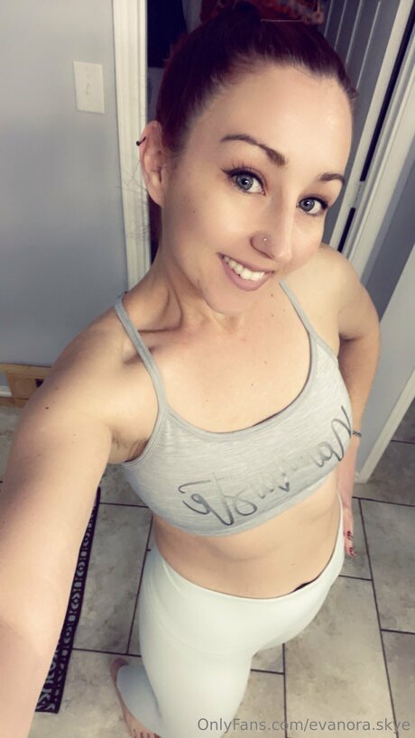 Evanora Skye pornstar xxx photo