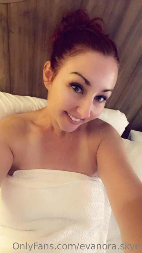 Evanora Skye free pornstar galleries