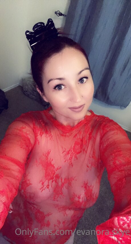 Evanora Skye erotic star photo