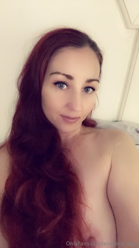 Evanora Skye star pornographic pics